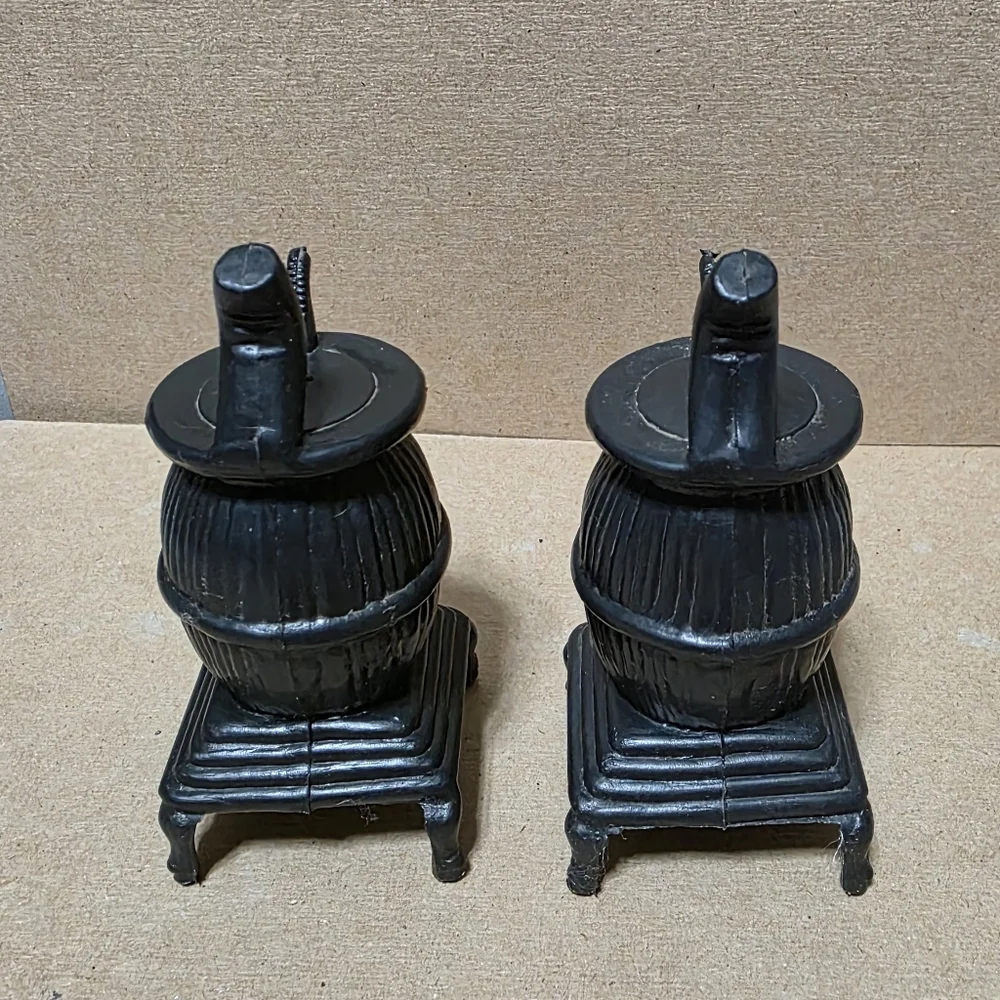 Vtg Pot Belly Stove Salt Pepper Shaker Set #159